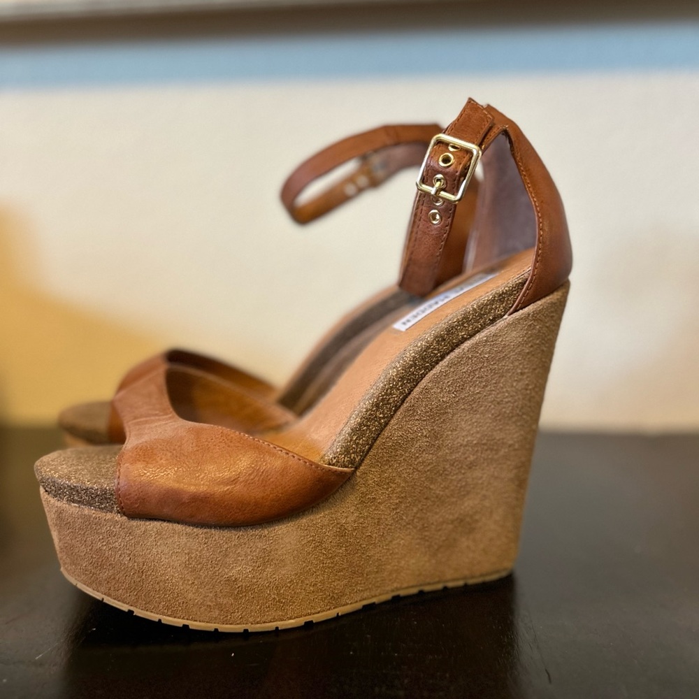 Steve Madden wedge. Size 8. Leather. Brown